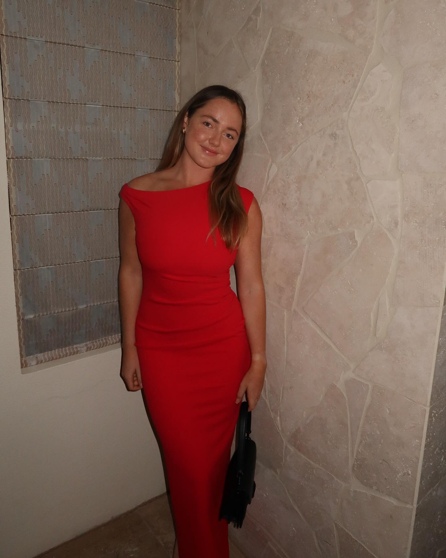 Lilah – Rochie lungă sculptantă cu un farmec irezistibil