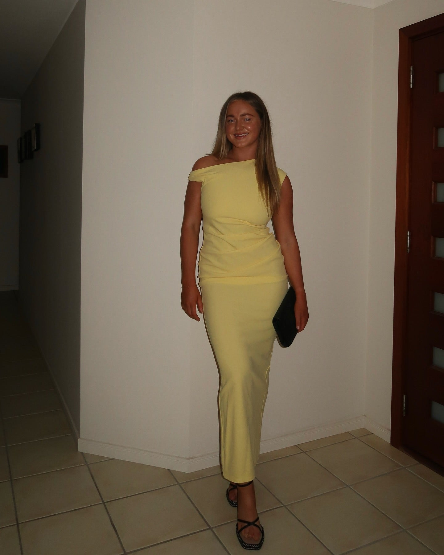 Lilah – Rochie lungă sculptantă cu un farmec irezistibil