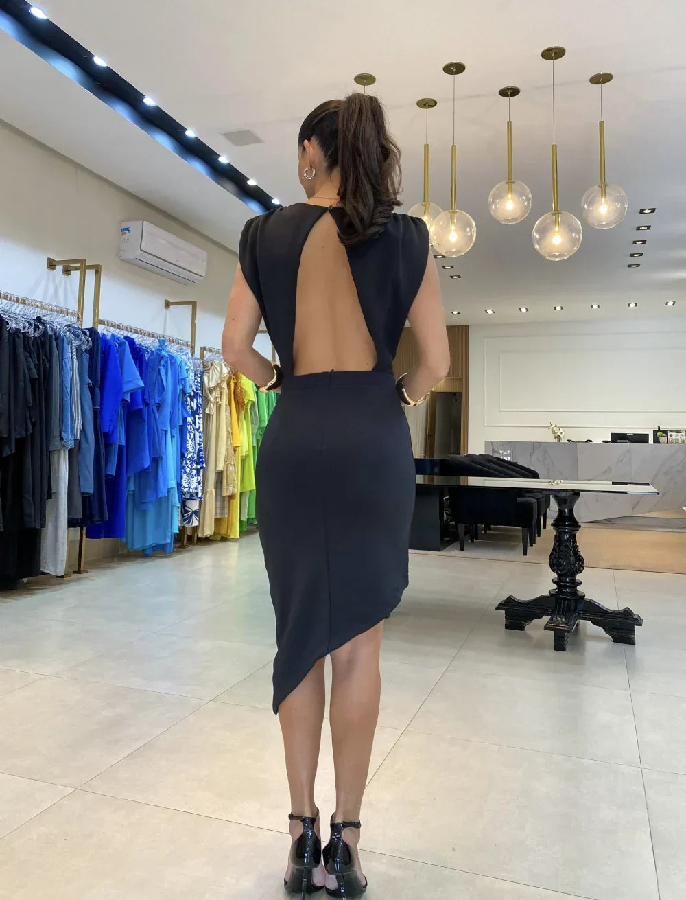 Carla – Rochie Eleganță fluidă și modernă