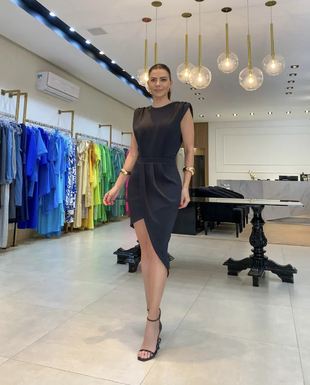 Carla – Rochie Eleganță fluidă și modernă