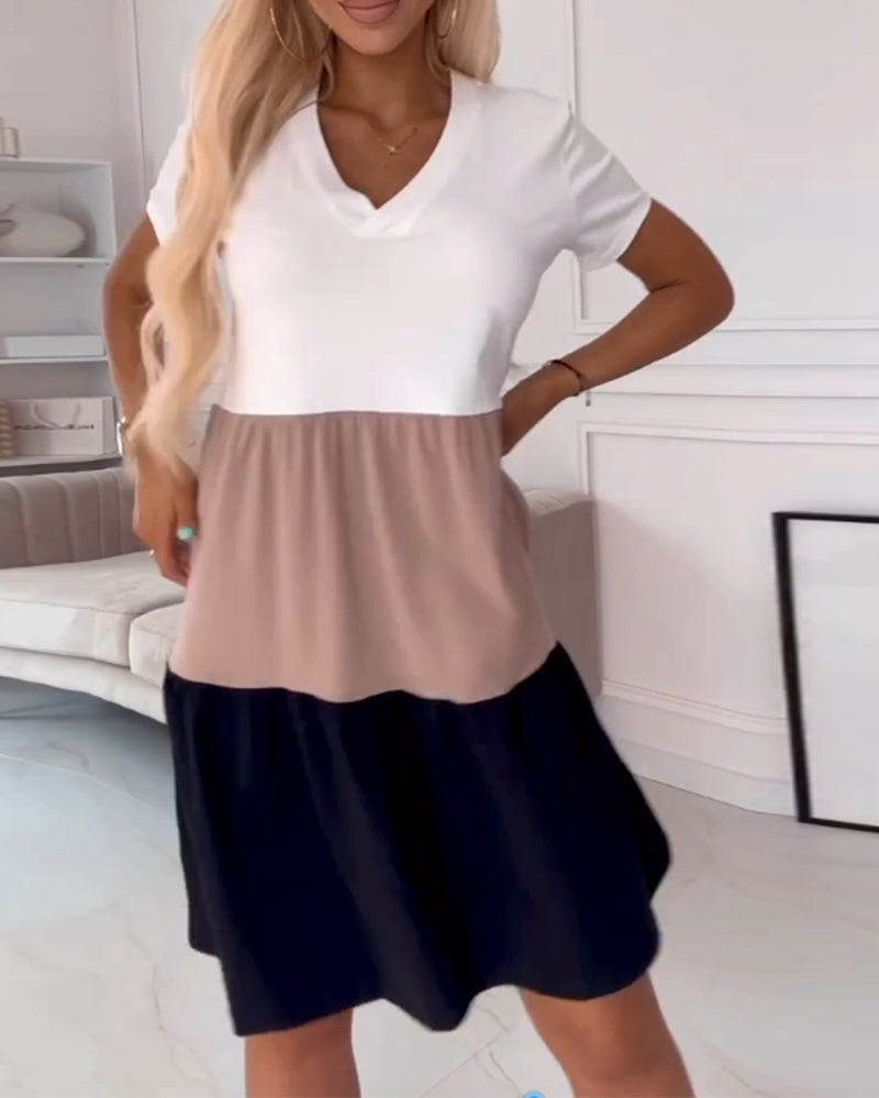 Alva – Rochie Casual cu Mâneci Scurte și Blocuri de Culoare