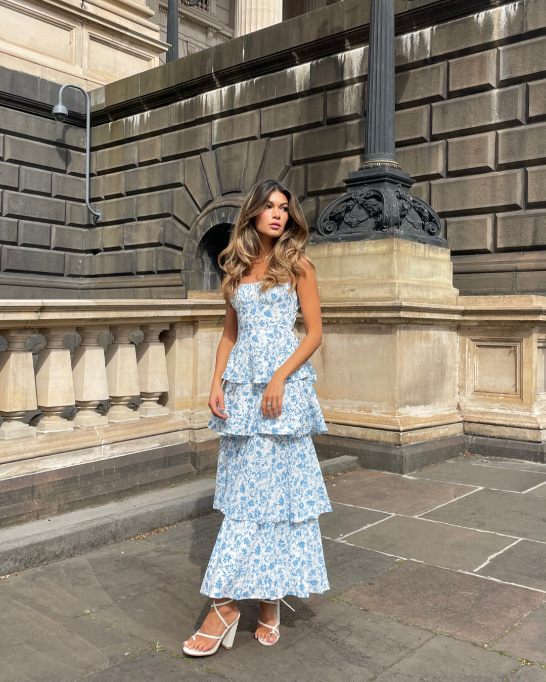 Isadora – Rochie maxi cu flori în nuanță de piersică