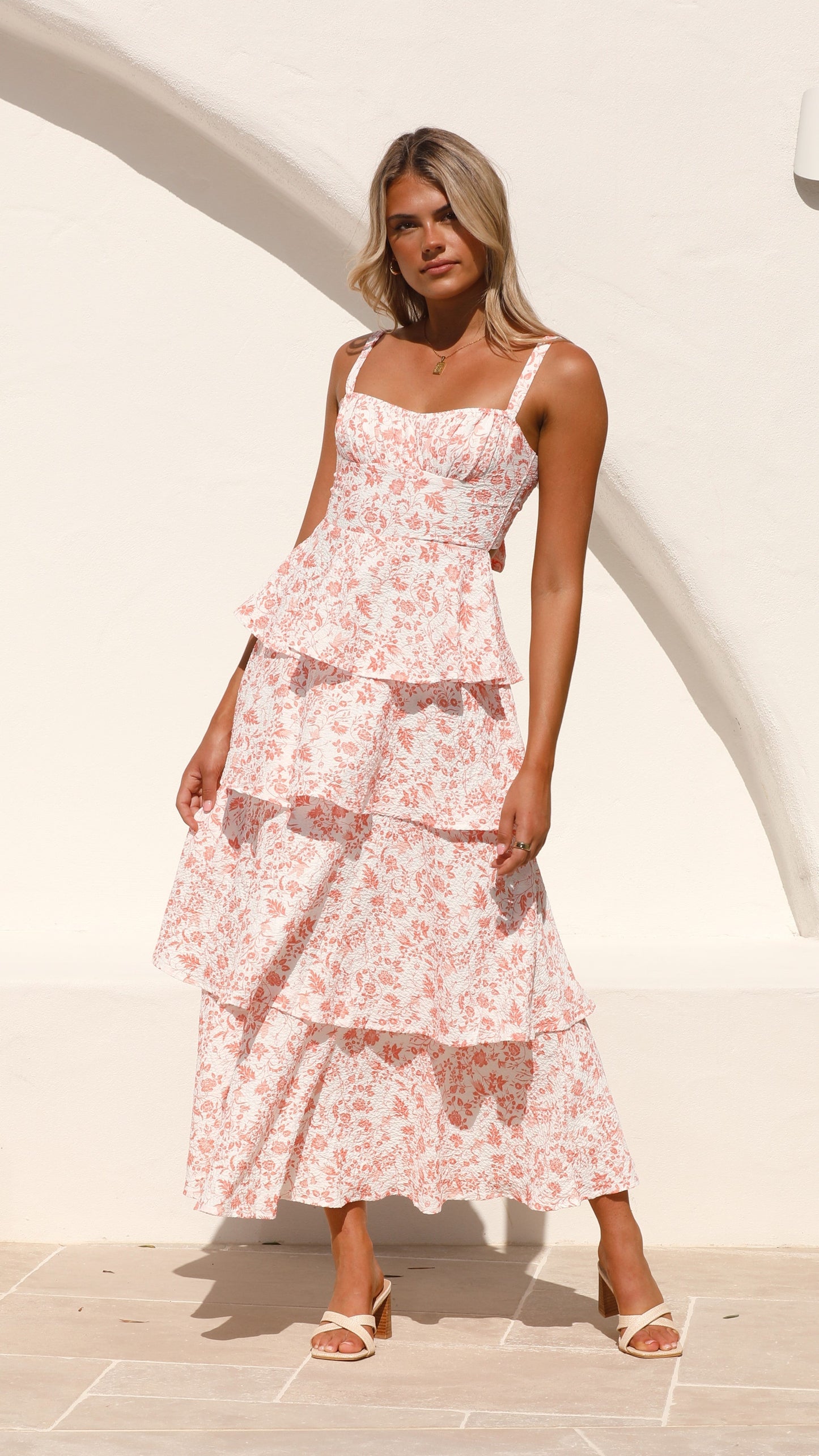 Isadora – Rochie maxi cu flori în nuanță de piersică