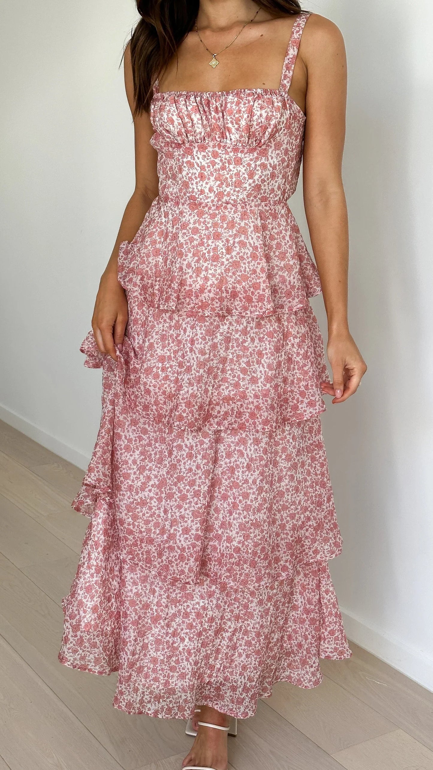 Isadora – Rochie maxi cu flori în nuanță de piersică