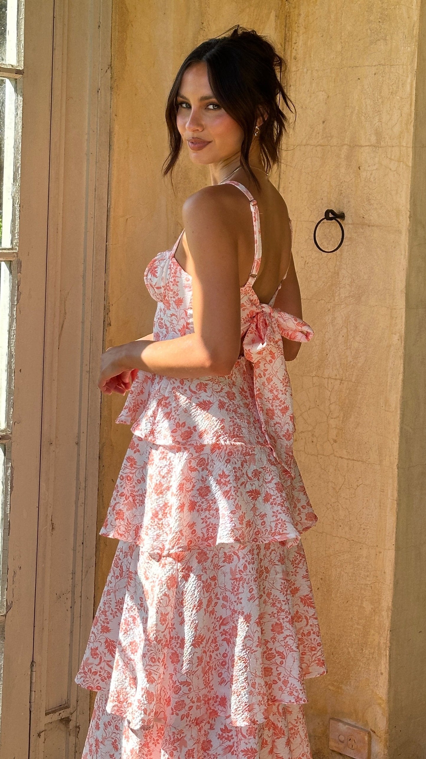 Isadora – Rochie maxi cu flori în nuanță de piersică