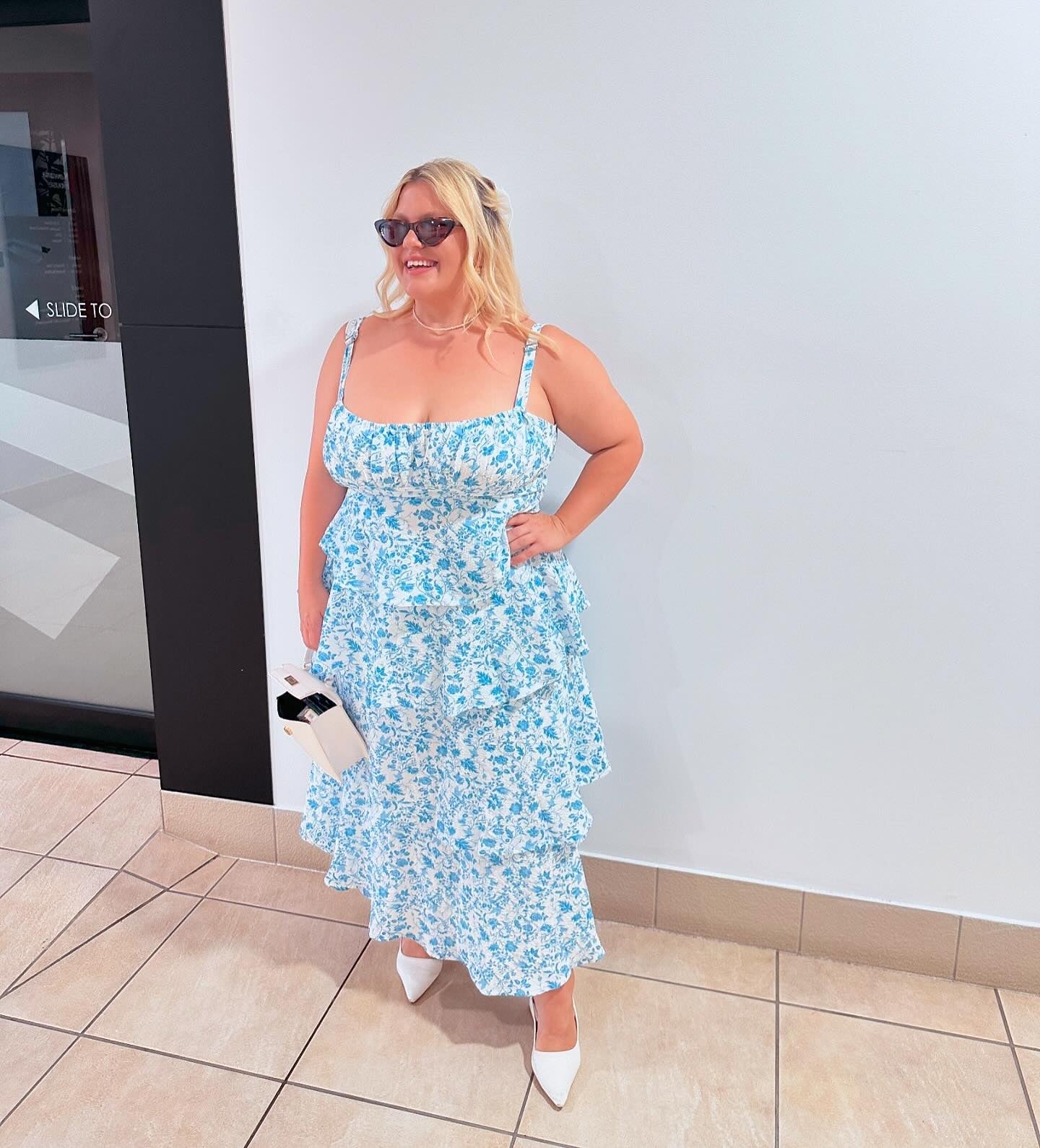 Isadora – Rochie maxi cu flori în nuanță de piersică