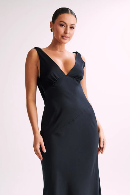 Nadia - Rochie Lungă Satinat cu Spate Drapat
