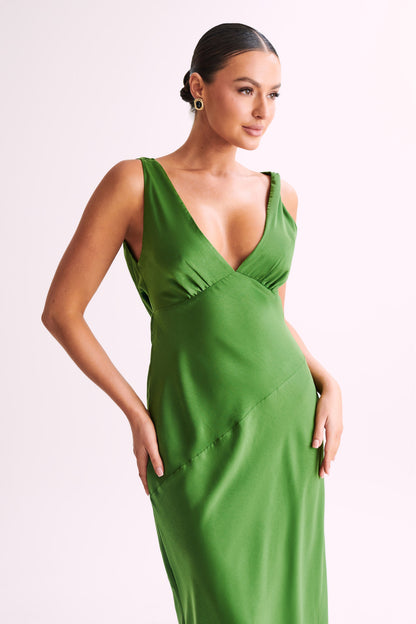 Nadia - Rochie Lungă Satinat cu Spate Drapat