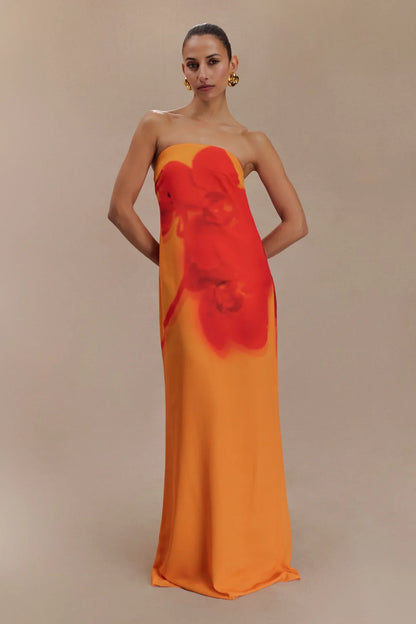 Amaya – Rochie lungă din chiffon fără bretele cu imprimeu de orhidee ivoire și koi