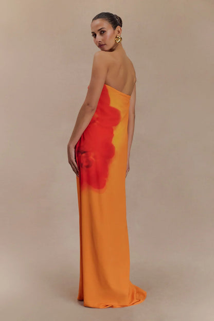 Amaya – Rochie lungă din chiffon fără bretele cu imprimeu de orhidee ivoire și koi