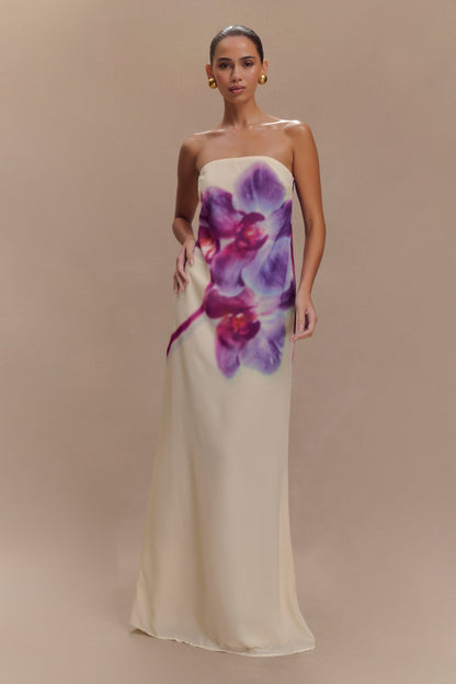 Amaya – Rochie lungă din chiffon fără bretele cu imprimeu de orhidee ivoire și koi