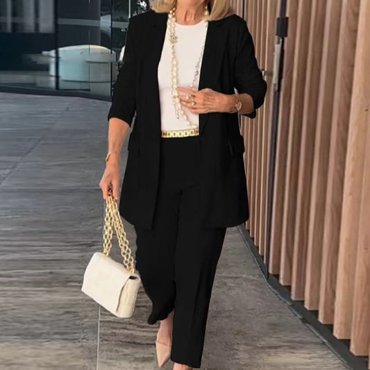 Aušra | Elegantiškas dviejų dalių kostiumas