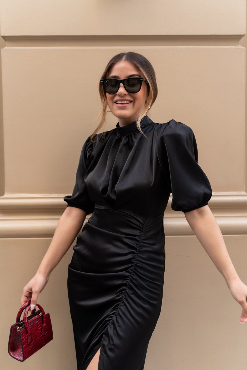 Liora - Rochie Lungă Fluidă și Luminoasă