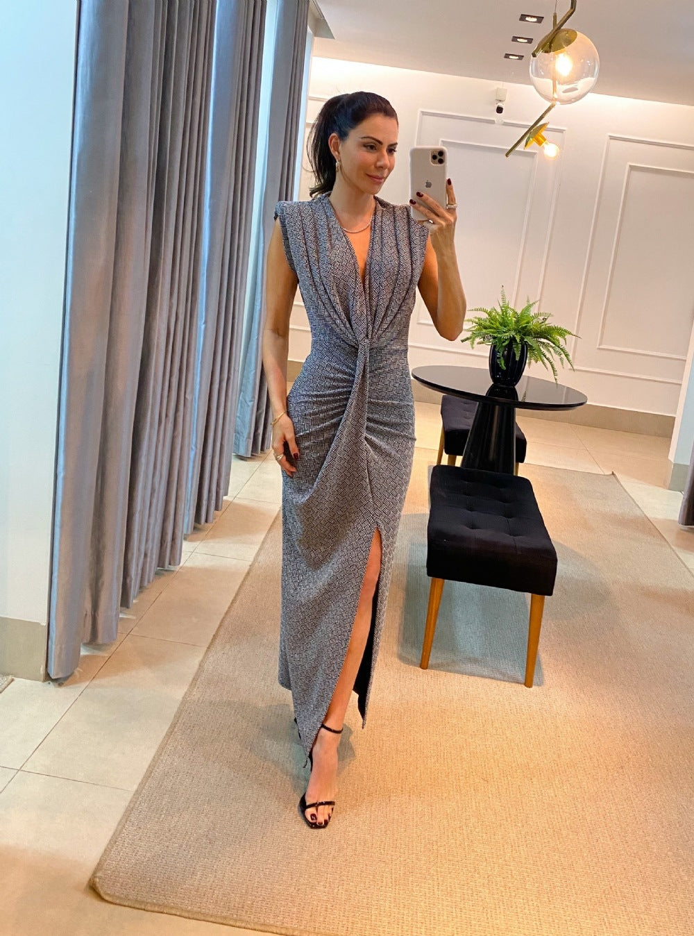 Vivian - Rochie drapată cu fante și decolteu adânc